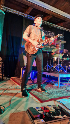 20251002_203048_(1600_x_1200)