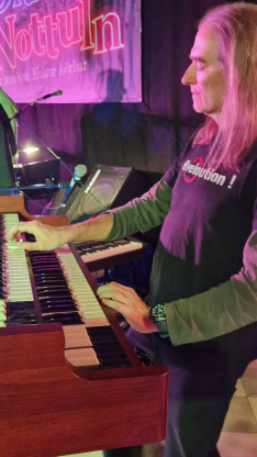 20251002_203209_(1600_x_1200)