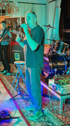 20251002_203349_(1600_x_1200)